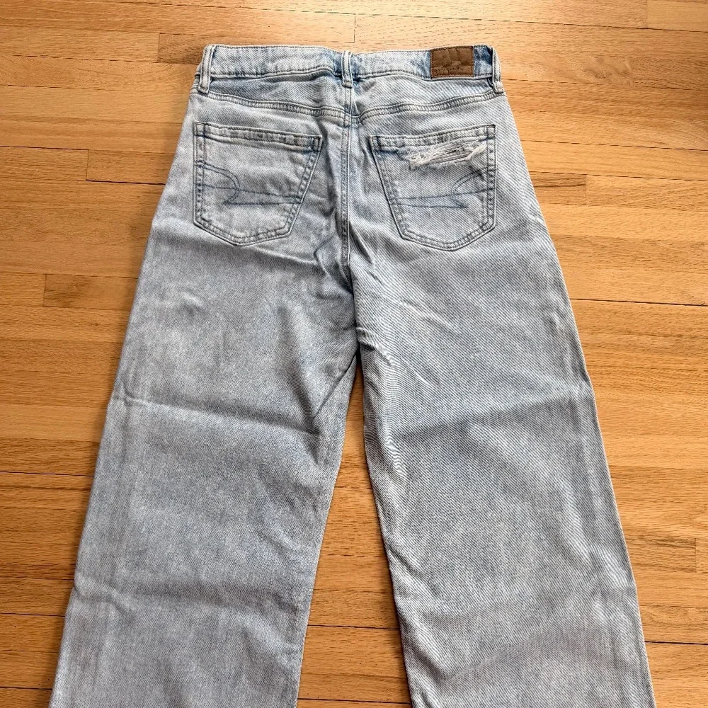 American Eagle Women’s Light Wash Super High-Rise Baggy Wide Leg Jean 0 X-SHORT - Picture 3 of 7
